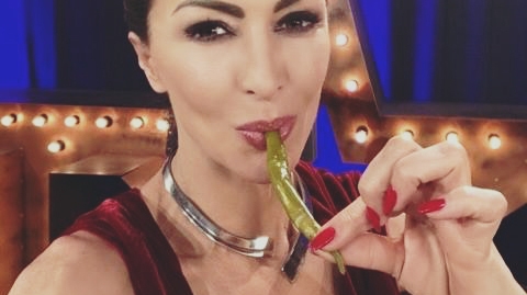 Oare aşa l-a cucerit pe FELIX? MIHAELA RĂDULESCU s-a fotografiat într-o ipostază... "picantă"!