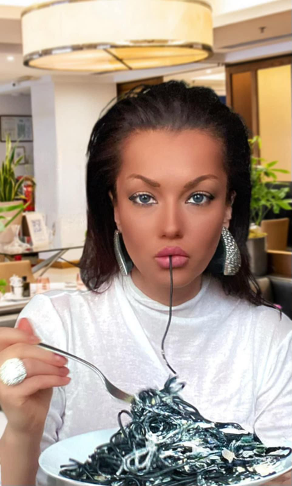 Simona Sensual vrea să dea în judecată benzinăria