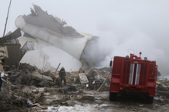 Avion cargo al Turkish Airlines s-a prăbuşit peste case!