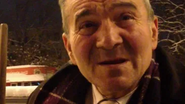 Rasturnare de situatie! Profesorul cersetor care joaca banii la pacanele s-a facut GURU in intersectii!