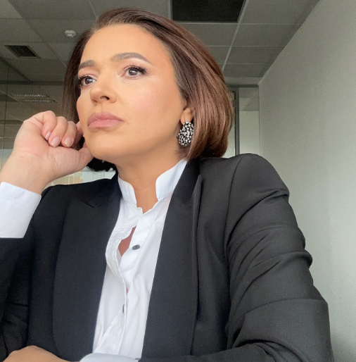 Cum arată Cristina Bâtlan, după ce s-a îngrășat 20 de kilograme într-o lună? E de nerecunoscut