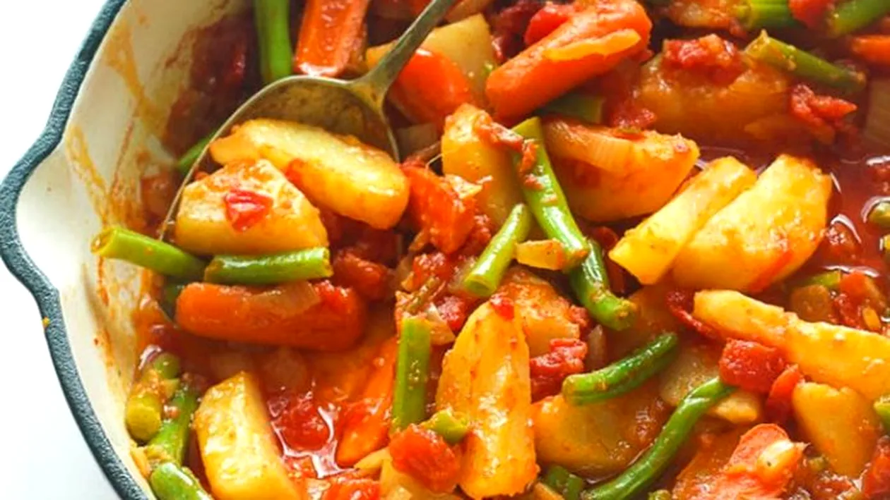 Rețeta zilei, 17 decembrie 2025: ghiveci călugăresc ca la Prislop. O rânduială a gustului, a răbdării și a legumelor adunate cu grijă