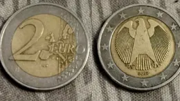 Cu cât a ajuns să se vândă o monedă de 2 euro din 2002, acum, în ianuarie 2025