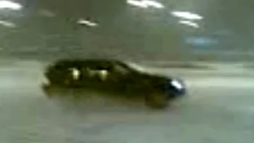 VIDEO Traian, un pusti de bani gata din Bucuresti, face drifturi ilegale cu un BMW X5. Sa fie oare fiul bancherului care a ucis doi oameni pe Calea Floreasca?