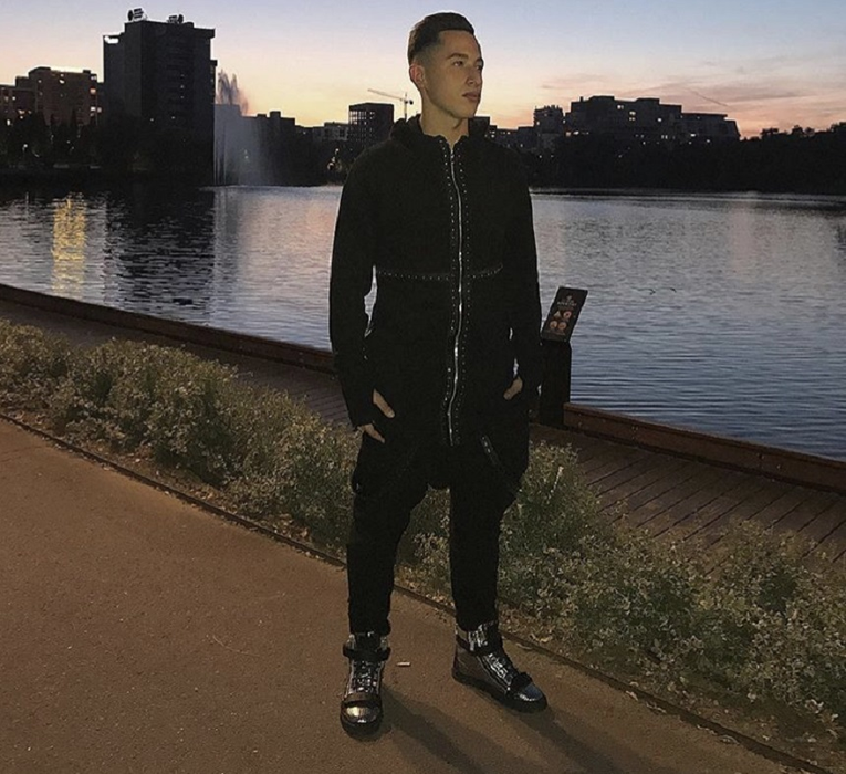 Are 18 ani, dar se iubeşte cu o bombă-sexy mai mare decât el! Primele imagini cu iubita lui Olimpiu Moruţan, jucătorul dorit de Gigi Becali