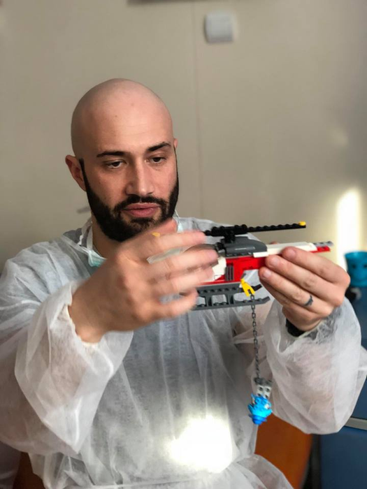 Codin Maticiuc și Mihai Bendeac au vizitat copiii bolnavi de cancer dintr-un spital: „De la doi păcătoși, acum, în Săptămâna Mare transmitem sănătate”