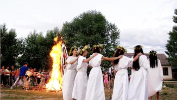 Ce ritualuri se fac în noaptea de Sânziene? Se spune că dorințele prind viață