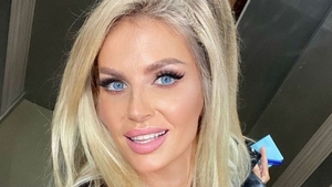 Imagine incendiară cu Andreea Bănică! Artista s-a pozat în cadă, aproape goală