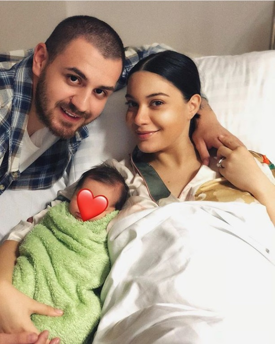 Betty Salam și fiul ei, Matthias, au fost externați. Artista a avut lacrimi în ochi când a ajuns acasă. Ce a găsit din partea lui Cătălin Vișănescu
