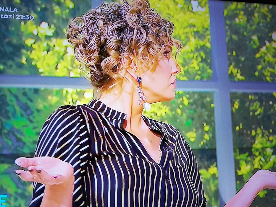 Lui Cove i-au căzut ochii în decolteul Annei Lesko! Imaginea e demențială: ”Tu o ai aici!”