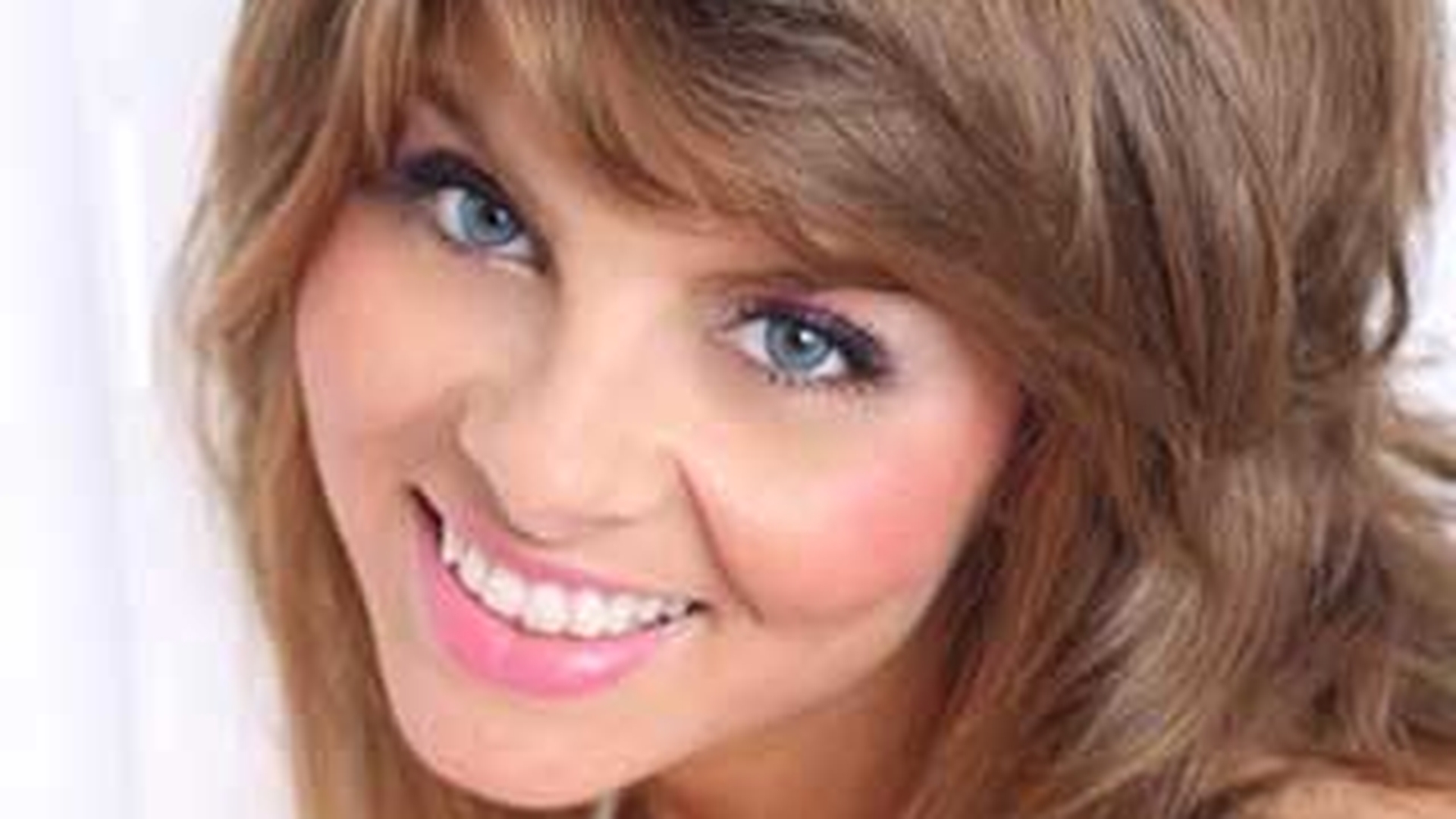 Alina Clapa, cea care ne-a reprezentat la Miss Intercontinental, se pregateste pentru Miss Asia Pacific!