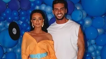 Iubita lui Dorian Popa, topless la plajă! ”Pisicuţa” şi-a etalat silicoanele în toată splendoarea