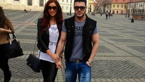 După ce Bianca Drăguşanu a apărut ascunzându-şi burta în spatele genţilor, Victor a făcut anunţul: ”Gemene!”