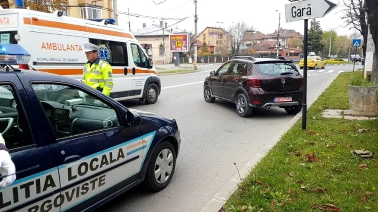O şoferiţă din Târgovişte a fost nevoită să dea explicaţii Poliţiei după ce maşina acesteia a traversat singură strada! Femeia o parcase într-un loc interzis şi...