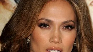 Aparitia care a rapit toate privirile. Jennifer Lopez, intr-o rochie super sexy, de bun gust. Detaliul care a atras atentia