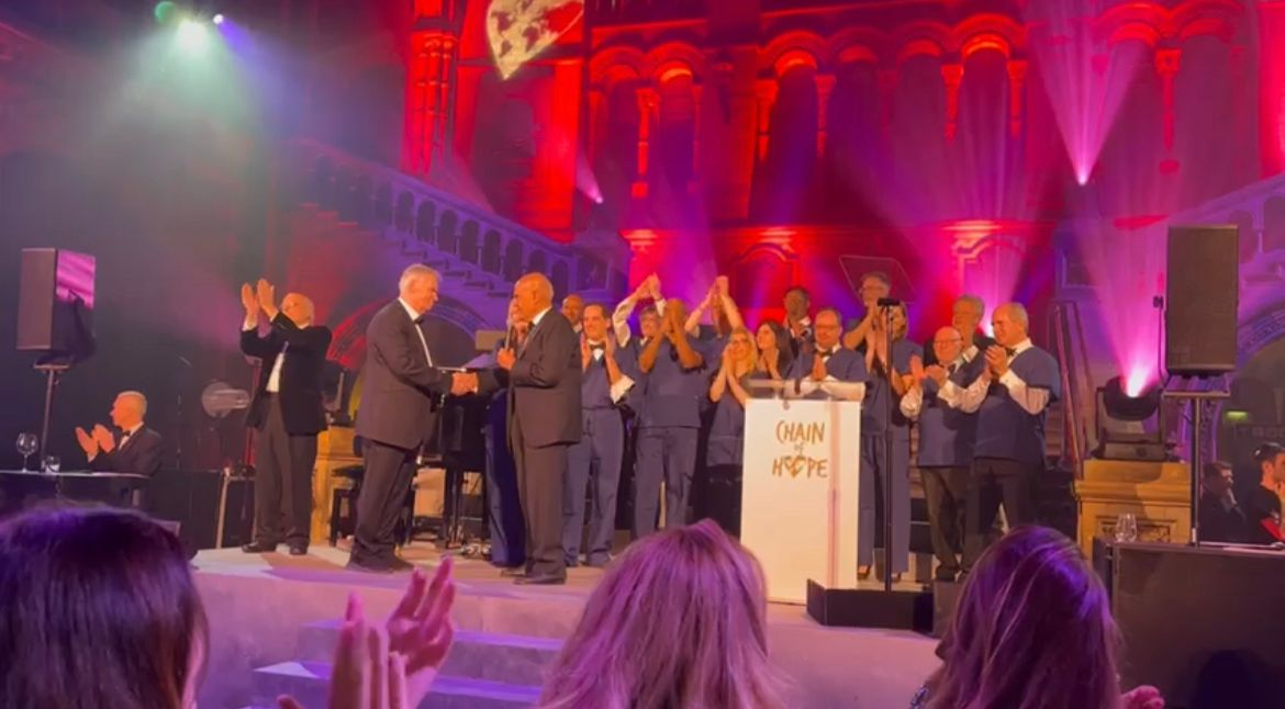 Fundația Chain of Hope a organizat un eveniment ce a avut drept scop strângerea de fonduri pentru operații pe inimă la copii, iar invitatul special a fost Piero Ferrari / (sursă foto: CANCAN.RO)