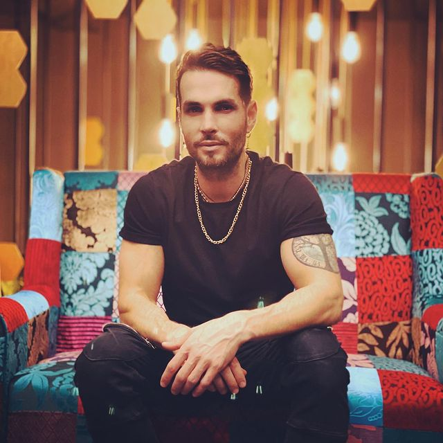 Randi: "Nu-mi aduce niciun plus să apar cu femei prin oraș, plus că nu stau atât de mult în oraș și nu văd beneficiu!” / Sursa foto: Instagram.com