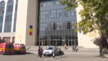 EXCLUSIV. El e bărbatul care s-a sinucis, aruncându-se de la etajul 4 al Tribunalului București. Gestul incredibil făcut înainte să își pună capăt zilelor