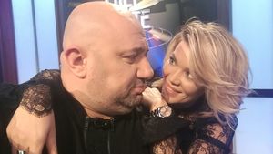 Toată lumea îl cuplează cu GINA PISTOL, însă nimeni nu ştia de femeia care îi este alături  de 20 de ani!