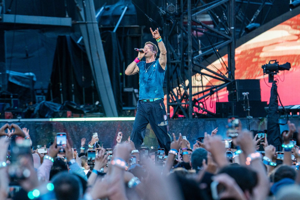 Chris Martin Coldplay în concert pe stadionul Stanford, Stanford, SUA - 31 mai 2025. Foto: Profimedia