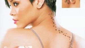 Rihanna e desenata din cap pana-n picioare! Al 17-lea tatuaj