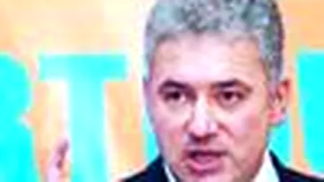 Adriean Videanu amaneteaza actiuni