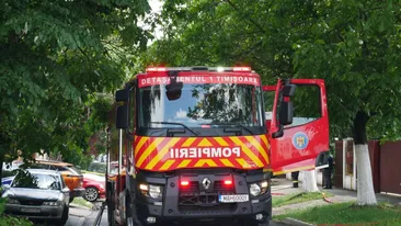 Incendiu devastator în Timișoara. O femeie a murit după ce a încercat să scape sărind de la mansardă