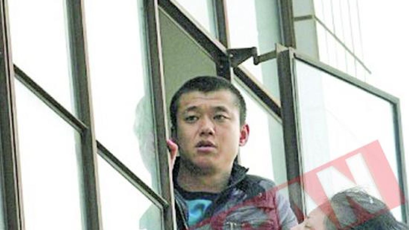 A incercat sa-si arunce iubita pe geam