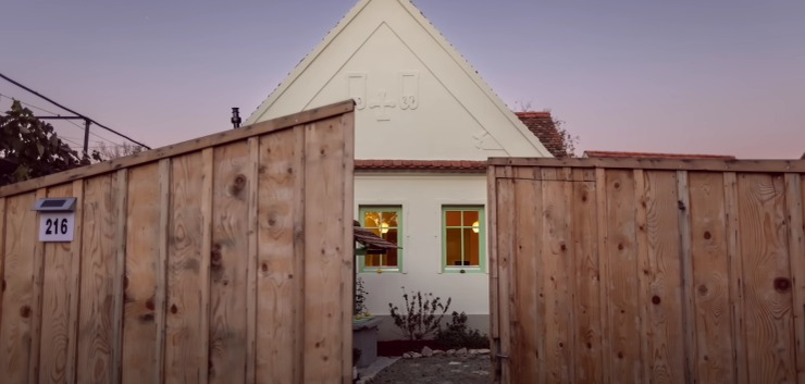 Așa arată casa imensă a lui Tudor Chirilă de la Porumbacu. Foto: captură YouTube (Inside Channel)