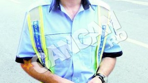 Emisiunea de farse "Trageti pe dreapta" a fost interzisa. Fatu, obligat de politisti sa predea uniforma si sirena