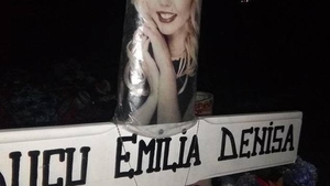 Denisa, apariţie şocantă în scara blocului! Vecinilor nu le-a venit să creadă că e ea când au văzut-o