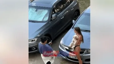 Scene incredibile pe litoral. O tânără i-a luat câinele unei femei după ce a suprins-o lovindu-l cu piciorul în burtă: „Şi ce dacă l-ai crescut de mic?!”