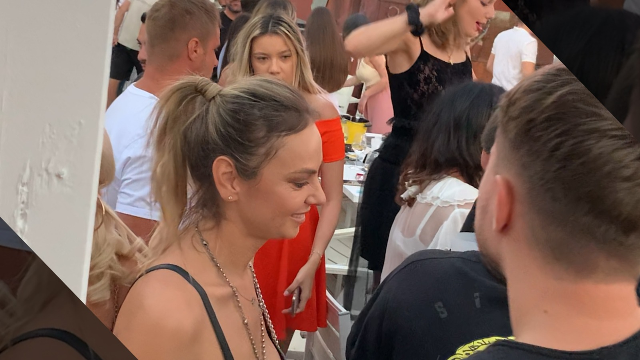 ”Mama Natură”, apariție de senzație la LOFT! Roxana Ionescu și-a păstrat fizicul cu care a făcut istorie pe “sticlă”
