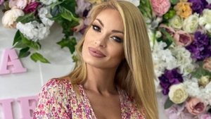 Valentina Pelinel, primele declaraţii după ce a apărut în cârje. Ce i s-a întâmplat blondinei: "A trebuit să fac această operație"