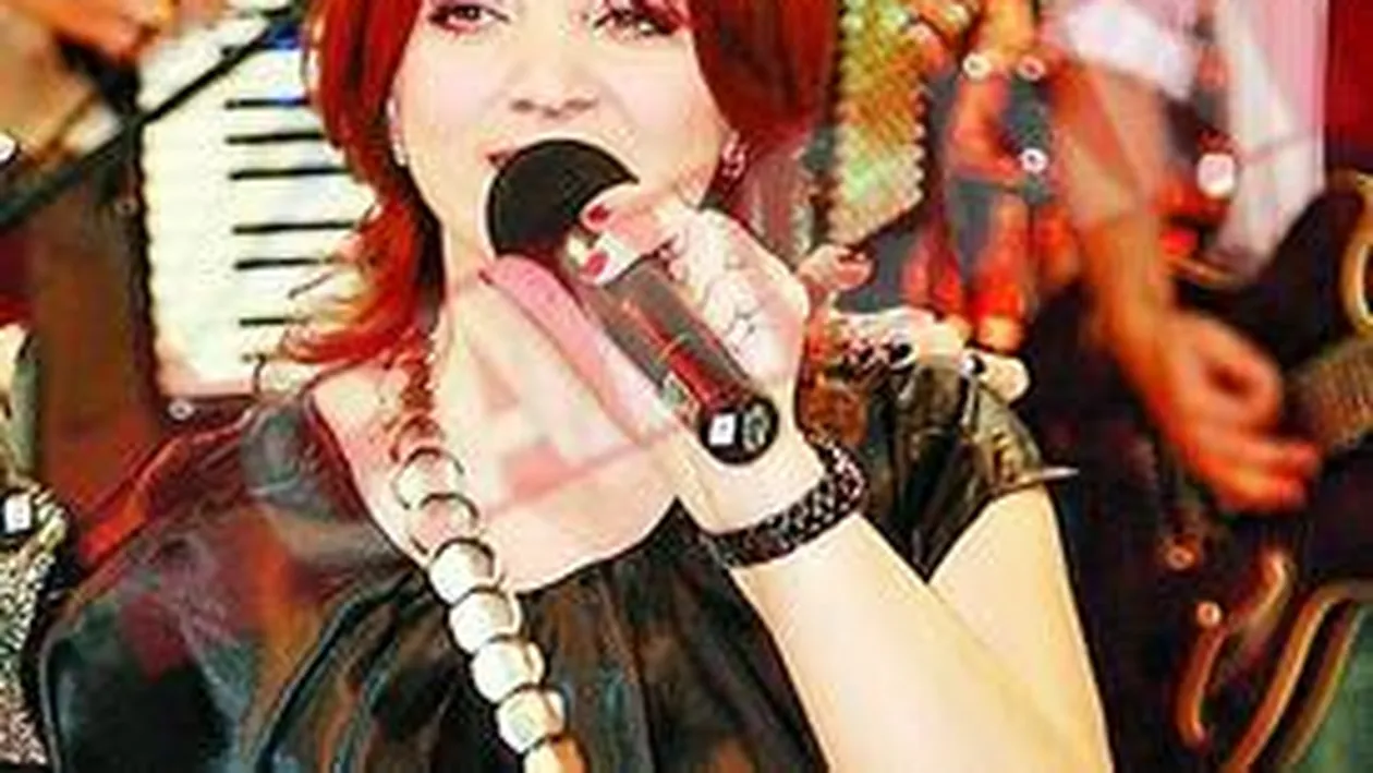 Delia vrea sa-si lanseze mama in cluburi