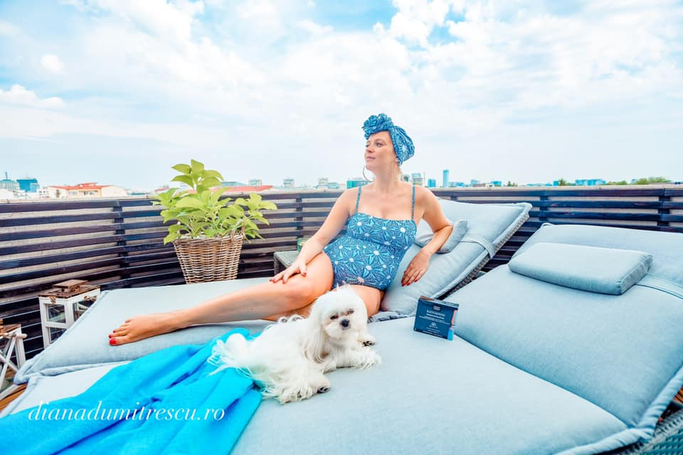 Diana Dumitrescu, mărturisiri neașteptate înainte să nască: “Nu avem relația perfectă”. Vedeta, surprinsă într-un costum de baie sexy, din două piese