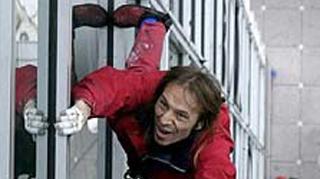 Spiderman, Alain Robert, va escalada hotelul Intercontinental din Bucuresti!