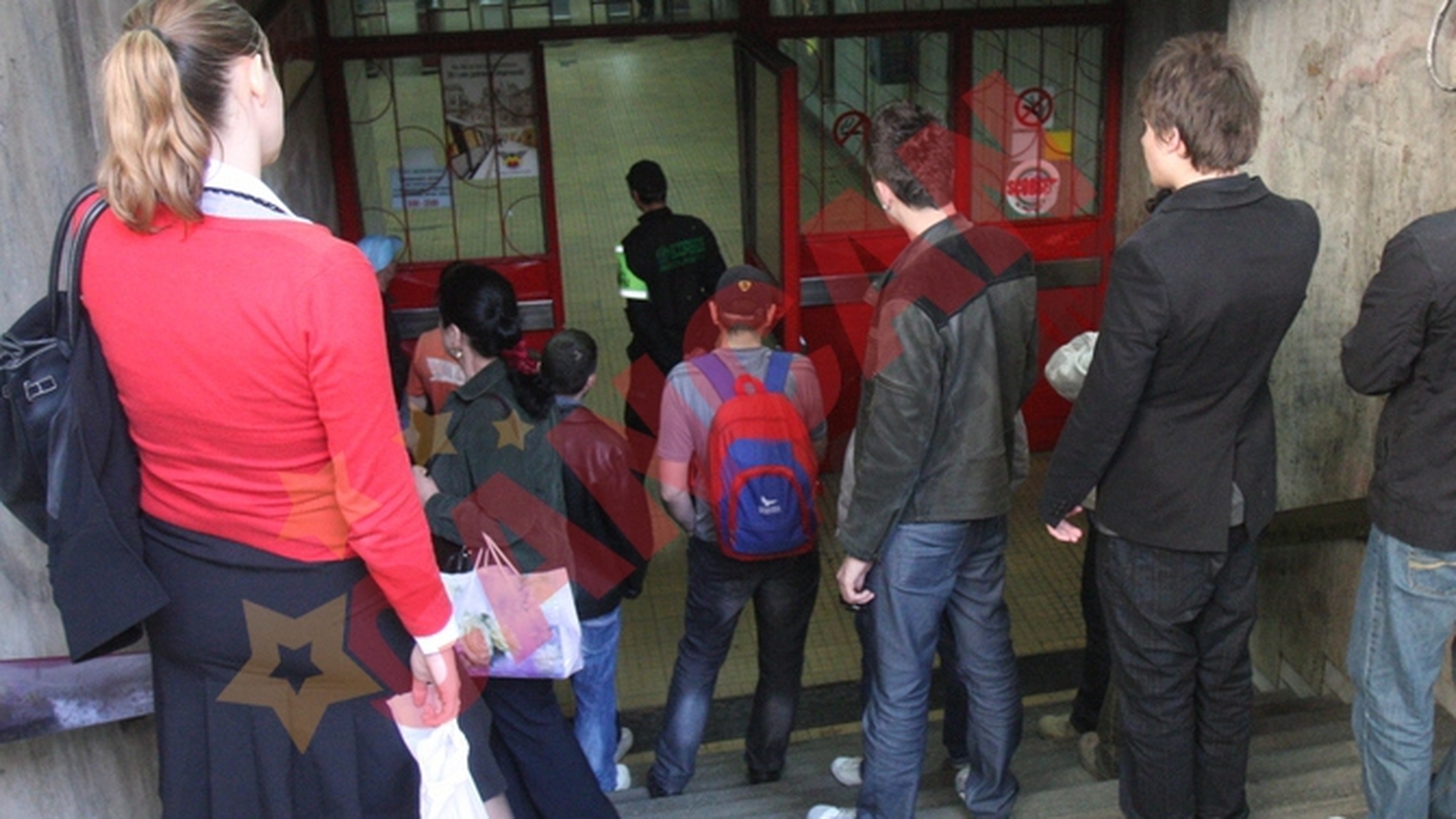 S-a aruncat sub metrou, din dragoste