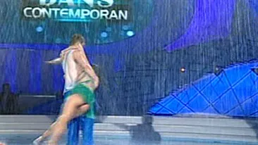 VIDEO Lavinia, cu sanii si fundul la vedere la Dansez pentru tine! Uite cat de apetisanta e!