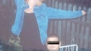 INCREDIBIL! A înnebunit când soţia l-a părăsit, iar poliţiştii i-au pus cătuşele când venea cu bomboanele de împăcare!