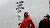 Celebrul SHIA LABEOUF a fost arestat la New York! Actorul s-a bătut în stradă în timp ce protesta