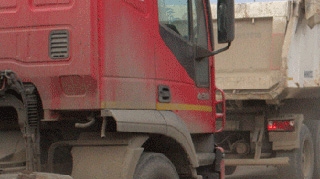 Accident de munca in Cluj! Un tanar a murit strivit de doua camioane!