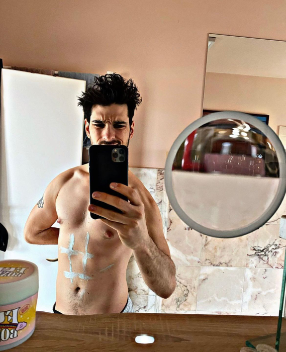 Damian și trupul care a răvășit-o pe Theo Rose