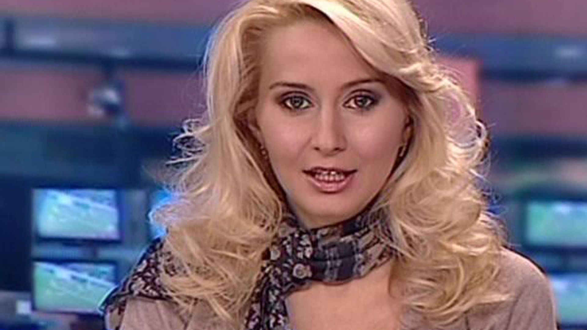 După ce a dispărut de pe TV s-a transformat într-o bombă sexy! Cum arată Crina Abrudan în costum de baie pe plaja milionarilor