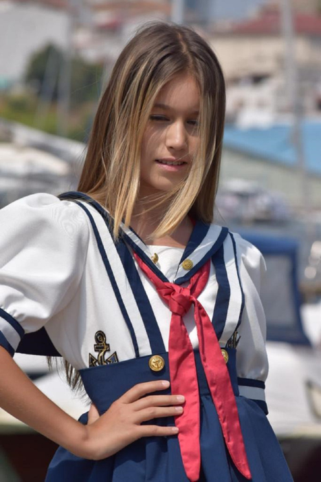 Alexandra Mazăre a făcut furori la Ziua Marinei într-o ținută inspirată din uniformele marinarilor