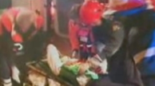 VIDEO Patru pasageri au fost raniti grav dupa ce au izbit mai multe masini parcate