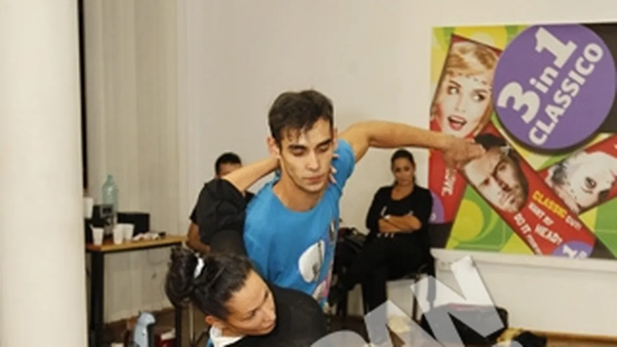 Bruneta nu vrea sa se joace cu silicoanele ei! Si-a asigurat bustul! Sanii Nicoletei Luciu nu se clintesc in timpul antrenamentelor