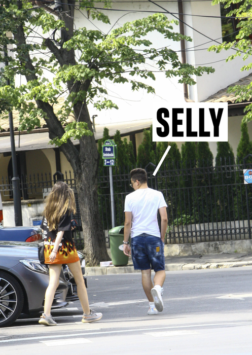 Selly alături de iubită