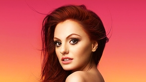 Alexandra Stan s-a dezbracat si i-a intrebat pe barbati ce fantezii au! ”Imbracata in calugarita si…”
