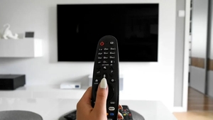 O televiziune din România și-a închis toate emisiunile și va transmite doar reluări